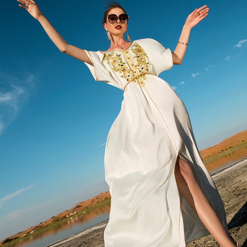 Gold lace-embroidered hand-sewn diamond dress Gold lace-embroidered hand-sewn diamond dress