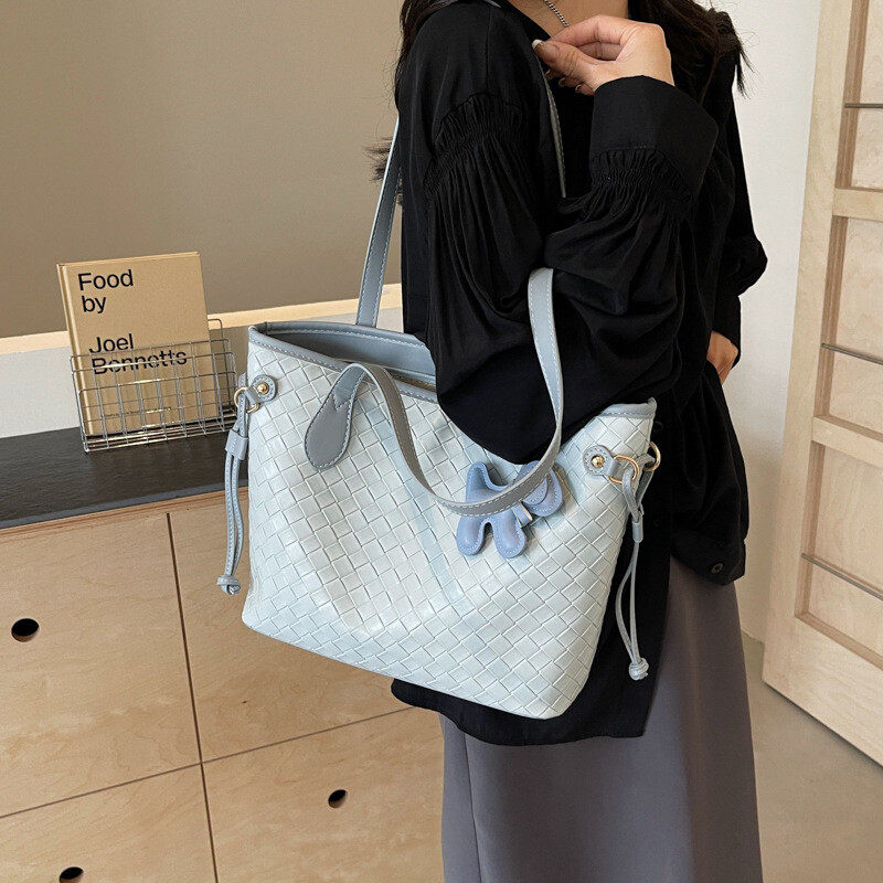 Large capacity leather hand-woven bag Large capacity leather hand-woven bag