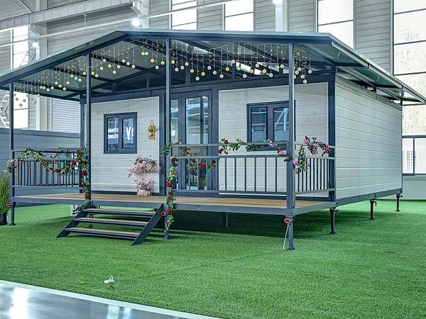 Hot Sale Double-Story Flat-Roof Expandable Container House with Bathroom and Kitchen Quickly Assemble Foldable Prefabricated House