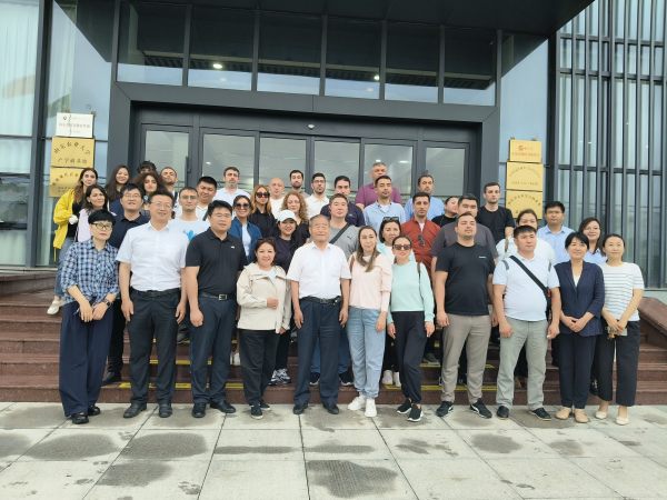 The SCO delegation praised Shandong smart manufacturing, and new energy vehicles and folding houses led to a procurement boom