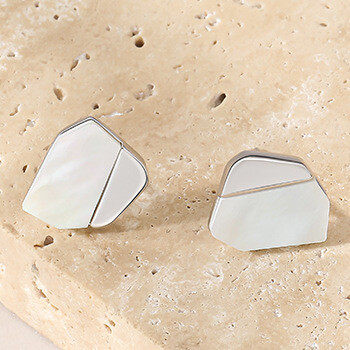 Shell stud earrings  s925