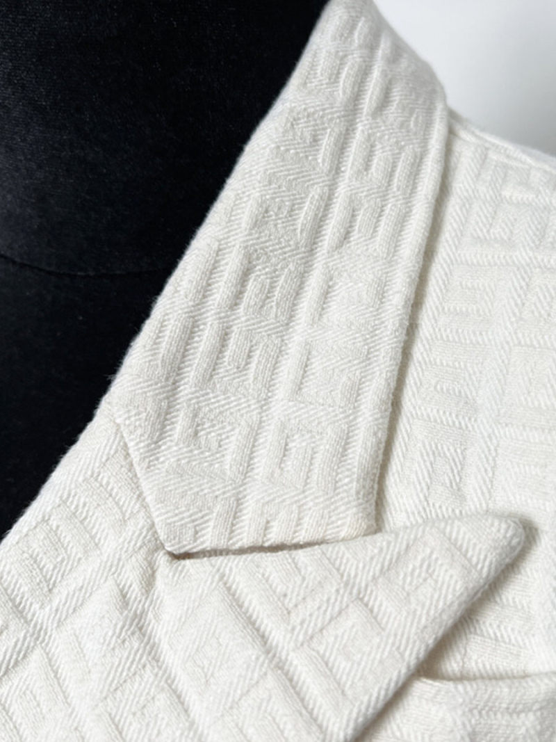 Small suit is brief paragraph jacquard coat black and white