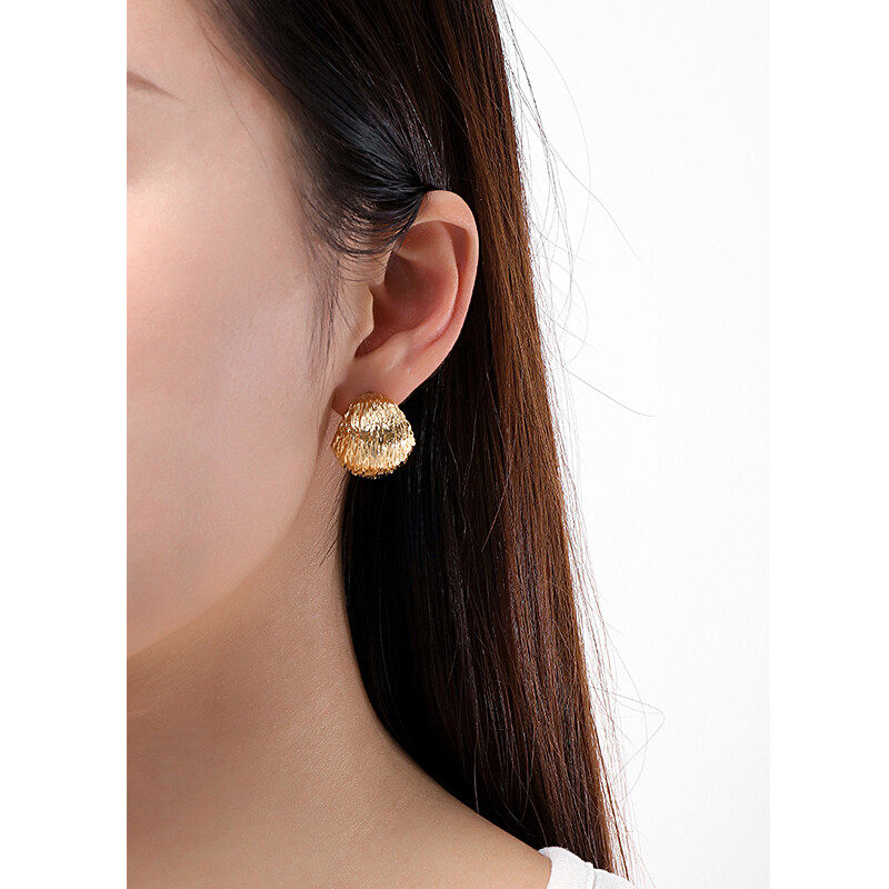Earrings With cshaped  in gold  s925 hoop