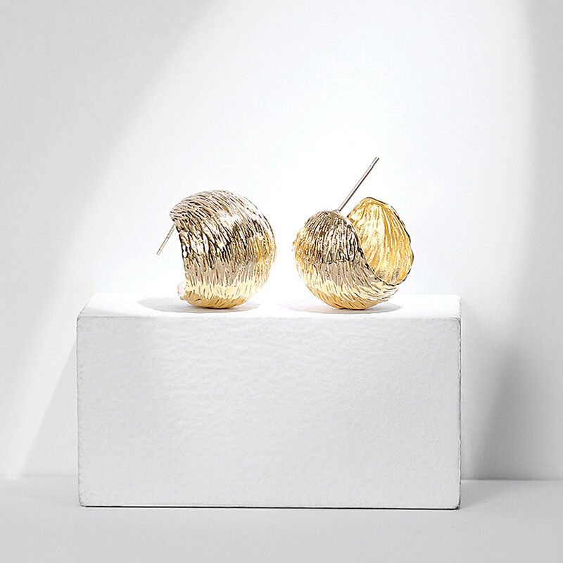 Earrings With cshaped  in gold  s925 hoop