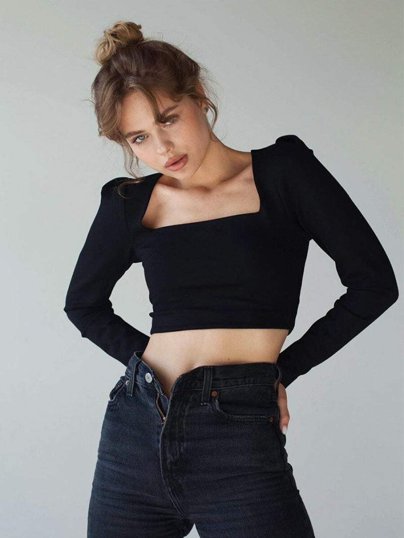 Short black hollow out long sleeve T-shirt