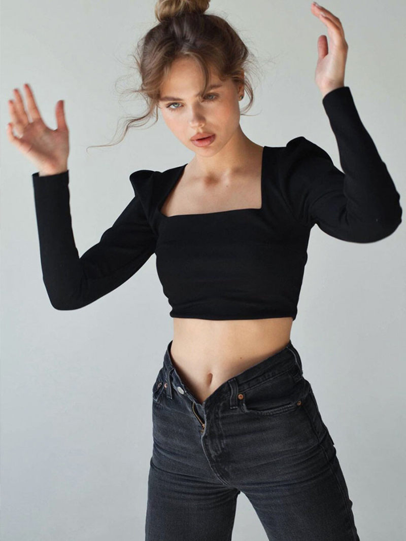 Short black hollow out long sleeve T-shirt