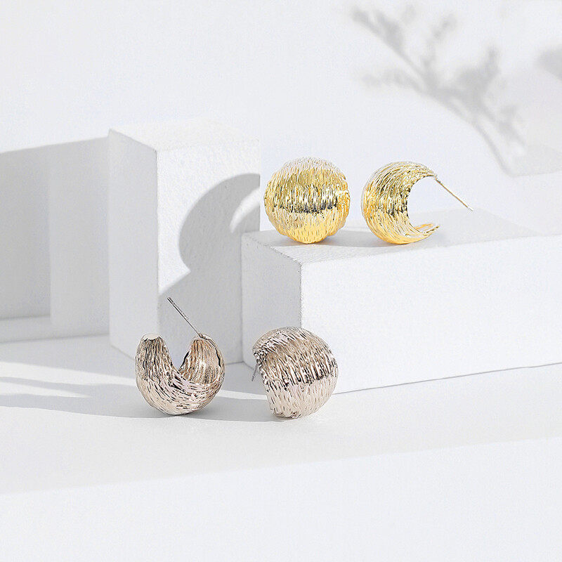 Earrings With cshaped  in gold  s925 hoop