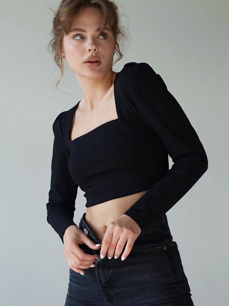 Short black hollow out long sleeve T-shirt