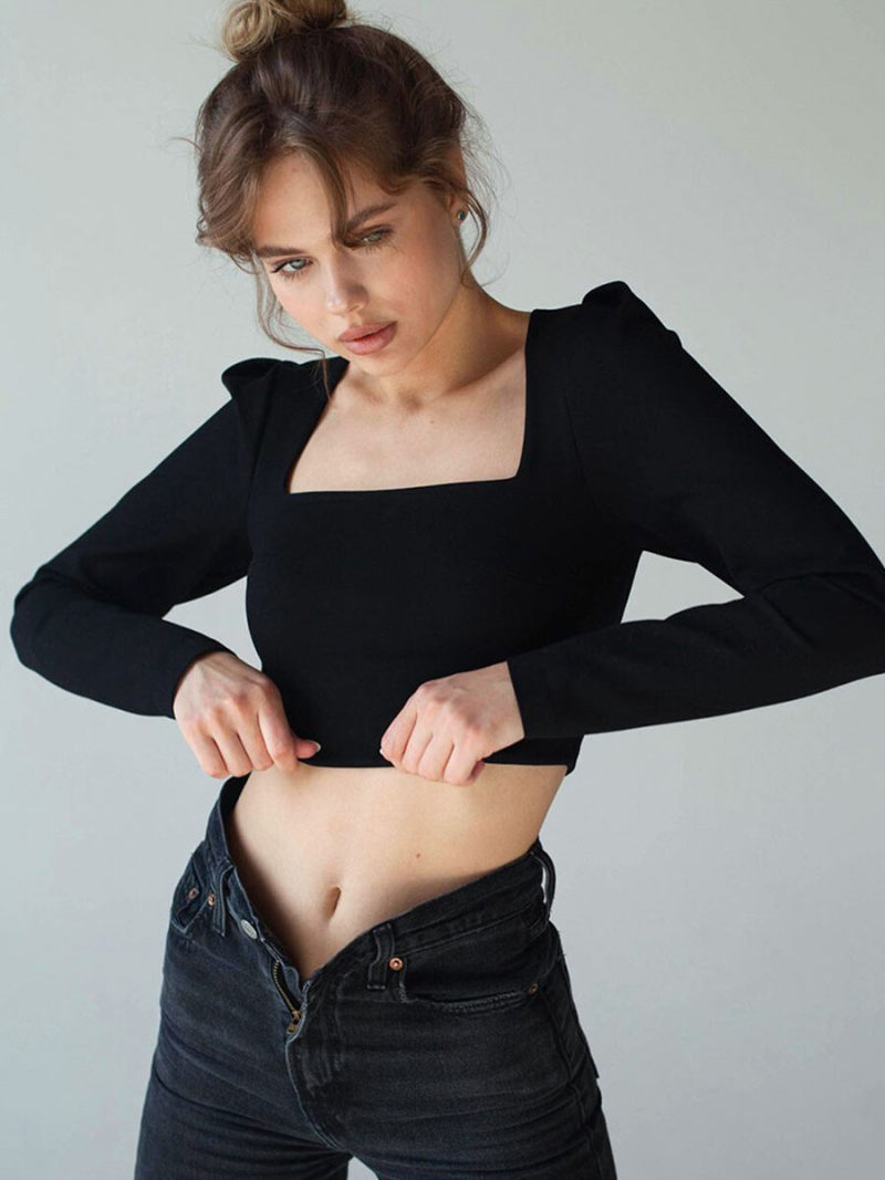 Short black hollow out long sleeve T-shirt