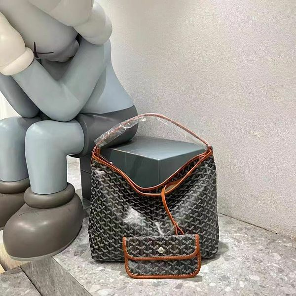 Large capacity tote bag with Purse